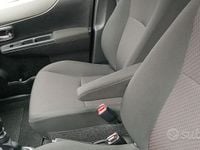 Usata Toyota Yaris 90 CV (66 kW) 2012 Grigio Utilitaria