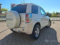 Second-hand Suzuki Grand Vitara 129 CP (94 kW) 2011 Alb SUV