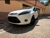 Usata Ford Fiesta 70 CV (51 kW) 2011 Bianco Berlina
