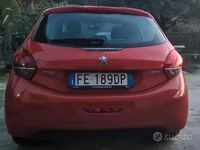 Usata Peugeot 208 Allure 75 CV (55 kW) 2016 Rosso Utilitaria
