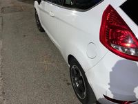 Usata Ford Fiesta 90 CV (66 kW) 2010 Bianco Utilitaria