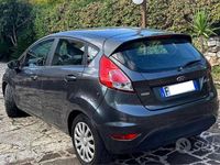 Usata Ford Fiesta 101 CV (74 kW) 2015 Grigio Berlina
