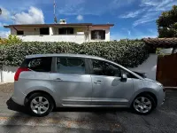 Usado Peugeot 5008 115 CV (84 kW) 2013 Gris Monovolumen