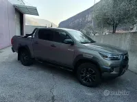Usata Toyota HiLux 204 CV (150 kW) 2024 Marrone Pick-up
