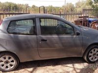 Usata Fiat Punto 60 CV (44 kW) 2005 Grigio Utilitaria