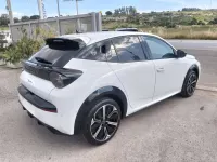 Nuova Lancia Ypsilon 101 CV (74 kW) 2026 Bianco Utilitaria