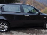 Usata Alfa Romeo 147 Distinctive 120 CV (88 kW) 2005 Nero Utilitaria