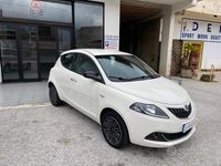 Usata Lancia Ypsilon Gold 70 CV (51 kW) 2023 Bianco Utilitaria