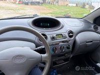 Usata Toyota Yaris 68 CV (50 kW) 2001 Blu Utilitaria