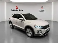 Usata VW T-Roc Life 110 CV (80 kW) 2022 Beige SUV