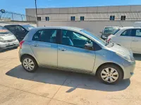Usata Toyota Yaris 69 CV (50 kW) 2006 Grigio Berlina