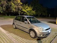 Usata Ford Fiesta 68 CV (50 kW) 2004 Grigio Utilitaria