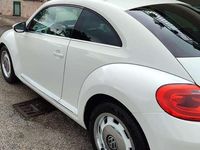Usata VW Beetle 105 CV (77 kW) 2012 Bianco Utilitaria