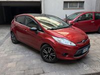 Begagnad Ford Fiesta Ambiente 75 HK (55 kW) 2009 Röd Halvkombi