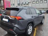 Usata Toyota RAV4 178 CV (130 kW) 2019 Grigio Station wagon