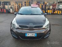 Usata Kia Rio 75 CV (55 kW) 2012 Marrone Berlina