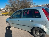 Usata Ford Fiesta 73 CV (53 kW) 2005 Grigio Utilitaria