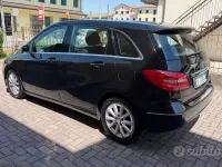 Usata Mercedes B180 109 CV (80 kW) 2015 Nero Utilitaria