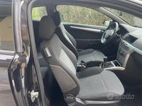 Usata Opel Astra GTC 95 CV (69 kW) 2009 Nero