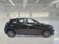 Usata Peugeot 208 Active 101 CV (74 kW) 2022 Nero Utilitaria