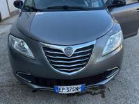 Usado Lancia Ypsilon Silver 95 HP (69 kW) 2012 Amarelo Citadino