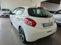 Usata Peugeot 208 Active 82 CV (60 kW) 2014 Bianco Utilitaria