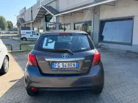 Usata Toyota Yaris Hybrid Style 73 CV (53 kW) 2016 Grigio Berlina