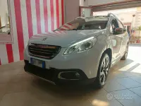Usata Peugeot 2008 Allure 99 CV (72 kW) 2015 Bianco SUV