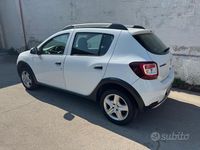 Usata Dacia Sandero Lauréate 90 CV (66 kW) 2016 Bianco Utilitaria