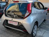 Usata Toyota Aygo Connect Style 72 CV (52 kW) 2020 Grigio Utilitaria