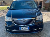 Usata Lancia Voyager 177 CV (130 kW) 2012 Blu Monovolume