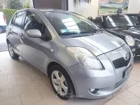 Usata Toyota Yaris Sol 69 CV (50 kW) 2007 Grigio Utilitaria