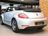 Käytetty VW Beetle Cabriolet Sport 150 HP (110 kW) 2015 Hopea Avoauto