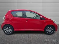 Usata Toyota Aygo 68 CV (50 kW) 2011 Rosso Utilitaria