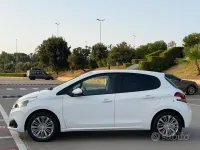 Usata Peugeot 208 Allure 82 CV (60 kW) 2018 Bianco Utilitaria