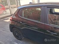 Usata Peugeot 208 68 CV (50 kW) 2013 Nero Utilitaria