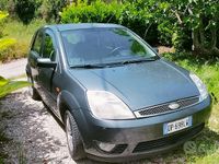 Usata Ford Fiesta 68 CV (50 kW) 2004 Grigio Utilitaria