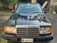 Usata Mercedes E250 140 CV (102 kW) 1987 Nero Berlina