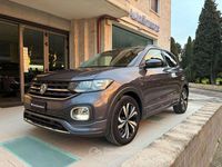 Usata VW T-Cross R-line 110 CV (80 kW) 2022 Grigio scuro SUV