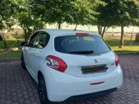 Usata Peugeot 208 Active 68 CV (50 kW) 2013 Bianco Utilitaria