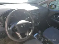 Usata Kia Rio 75 CV (55 kW) 2012 Grigio Berlina