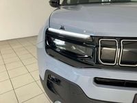 Nuova Jeep Avenger Summit 110 CV (80 kW) 2025 Grigio con tetto nero SUV
