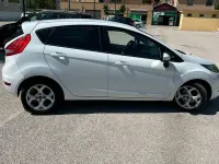 Usata Ford Fiesta 97 CV (71 kW) 2012 Bianco Berlina