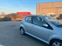 Usata Toyota Aygo Connect Style 68 CV (50 kW) 2010 Argento Utilitaria