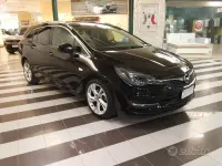 Usata Opel Astra S 122 CV (89 kW) 2022 Nero Utilitaria