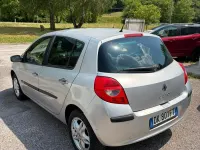 Usata Renault Clio II 75 CV (55 kW) 2007 Argento Berlina