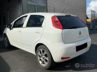 Usata Fiat Punto Lounge 69 CV (50 kW) 2017 Bianco Utilitaria