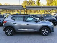 Nouvelle Dacia Sandero Essentiel 101 ch (74 kW) 2026 Gris Berline