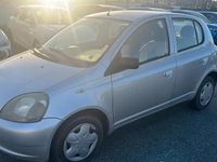 Usata Toyota Yaris 67 CV (49 kW) 2000 Argento Utilitaria