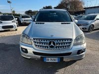 Usata Mercedes ML320 224 CV (164 kW) 2005 Grigio SUV